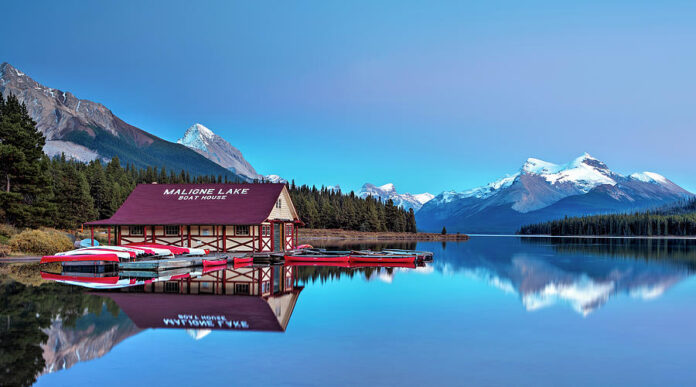 Maligne Lake Boat House