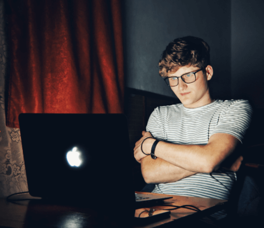 Blue Light is Damaging Your Skin: How To Protect blue light effect your skin